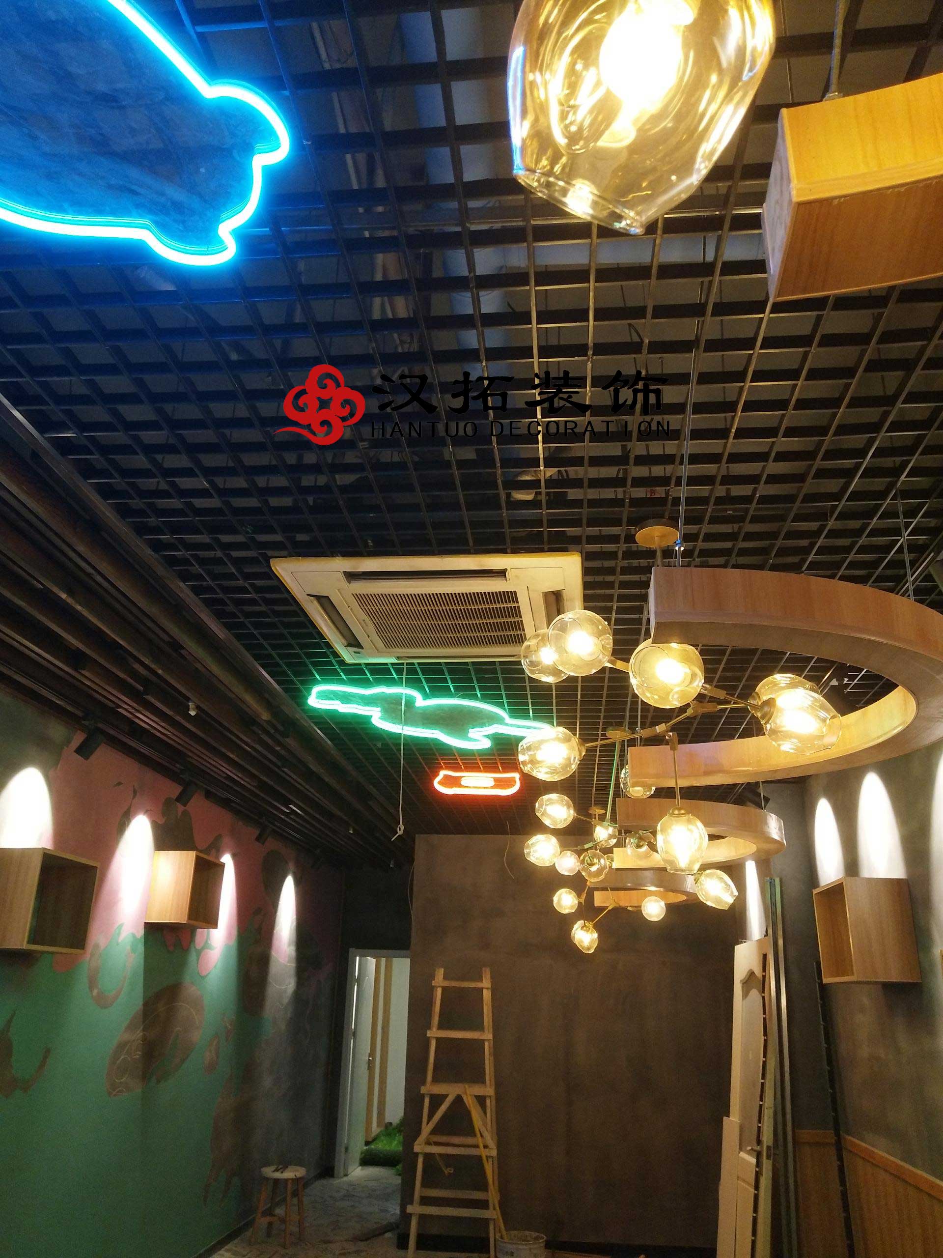 杨小爷真味炭火 紧张施工中 杨小爷真味炭火 紧张施工中